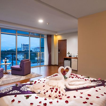 The Hub Hotel Янгон Екстериор снимка