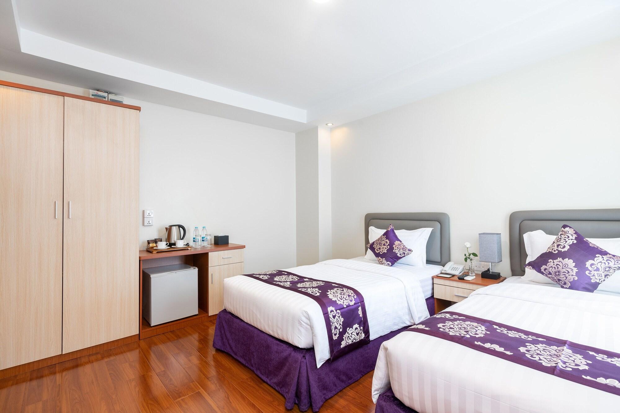 The Hub Hotel Янгон Екстериор снимка