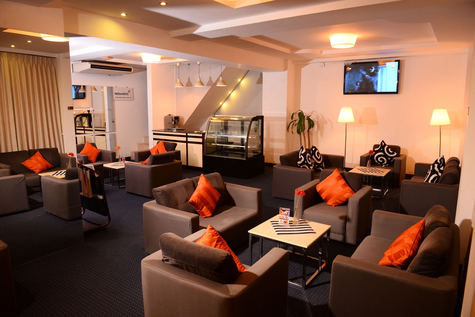 The Hub Hotel Янгон Екстериор снимка