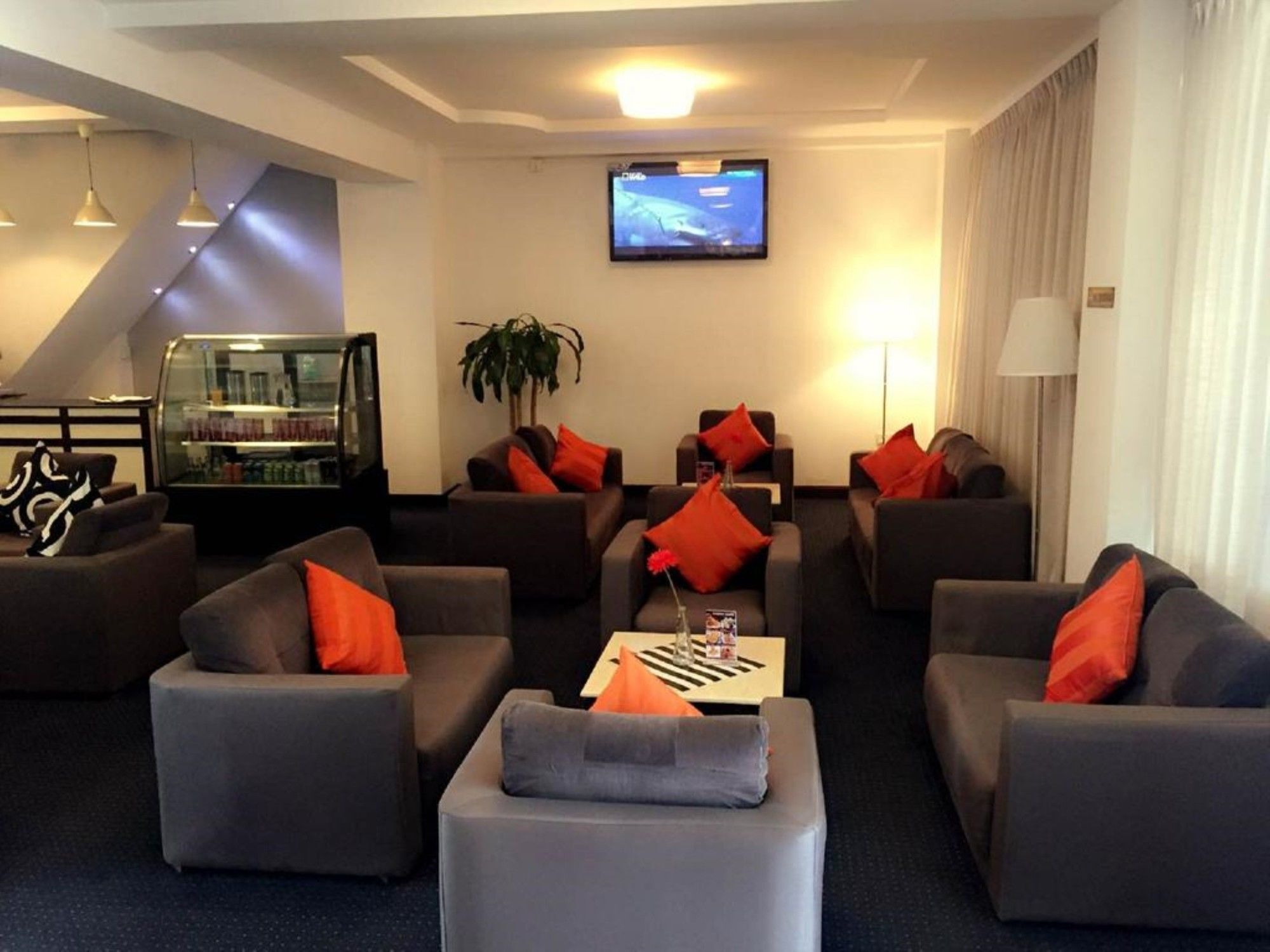 The Hub Hotel Янгон Екстериор снимка